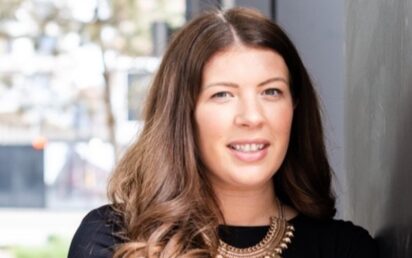 Laura Pomfret, Financielle